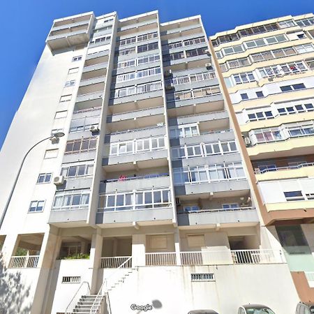 Wonderful Shared Apartment In Alfornelos - Near Metro! Lisbon Exterior photo