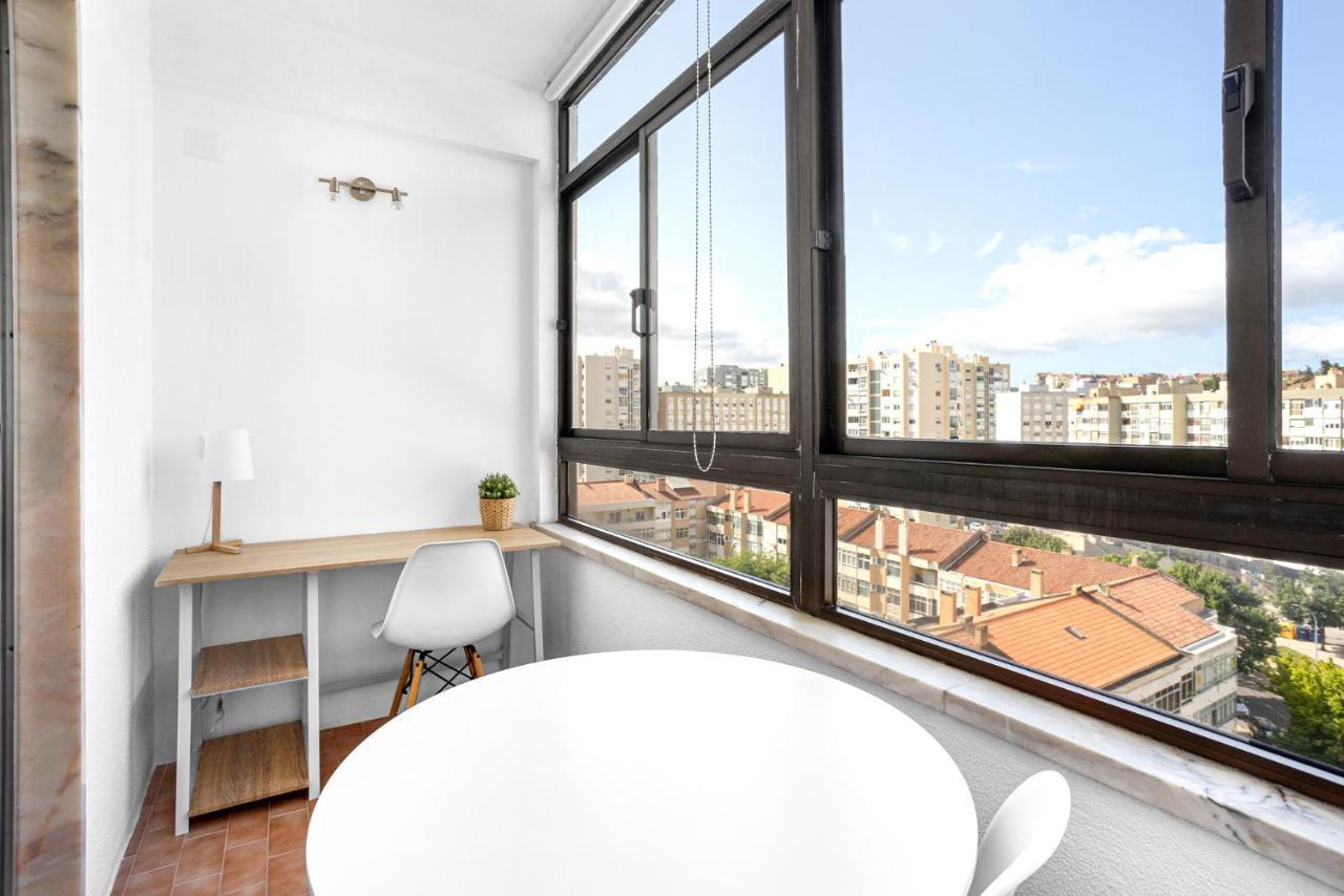 Wonderful Shared Apartment In Alfornelos - Near Metro! Lisbon Exterior photo