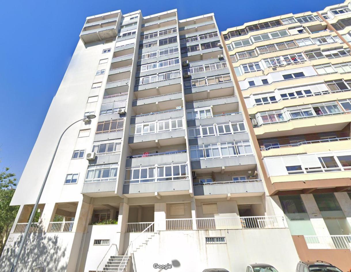 Wonderful Shared Apartment In Alfornelos - Near Metro! Lisbon Exterior photo